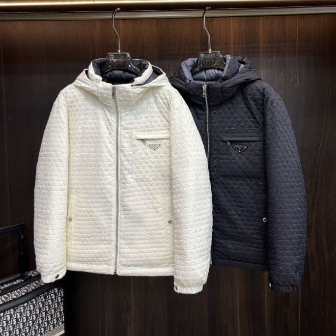 PRADA 프라다 메탈 플레이트 텍스처 다운 패딩