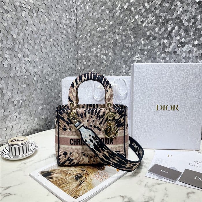 DIOR 디올 레이디 D-라이트백 M0565
