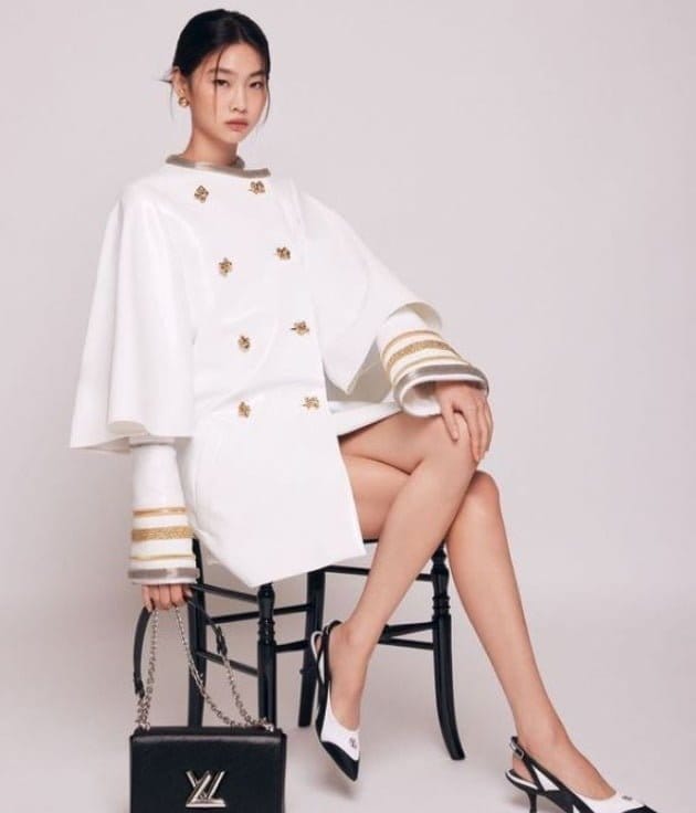 [배우 정호연] LOUIS VUITTON 루이비통 트위스트 MM M21110