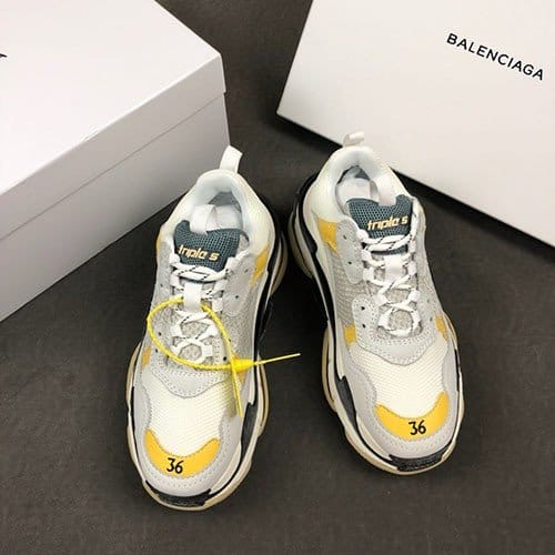 BALENCIAGA 발렌시아가 트리플S 남여공용 스니커즈 A717638360