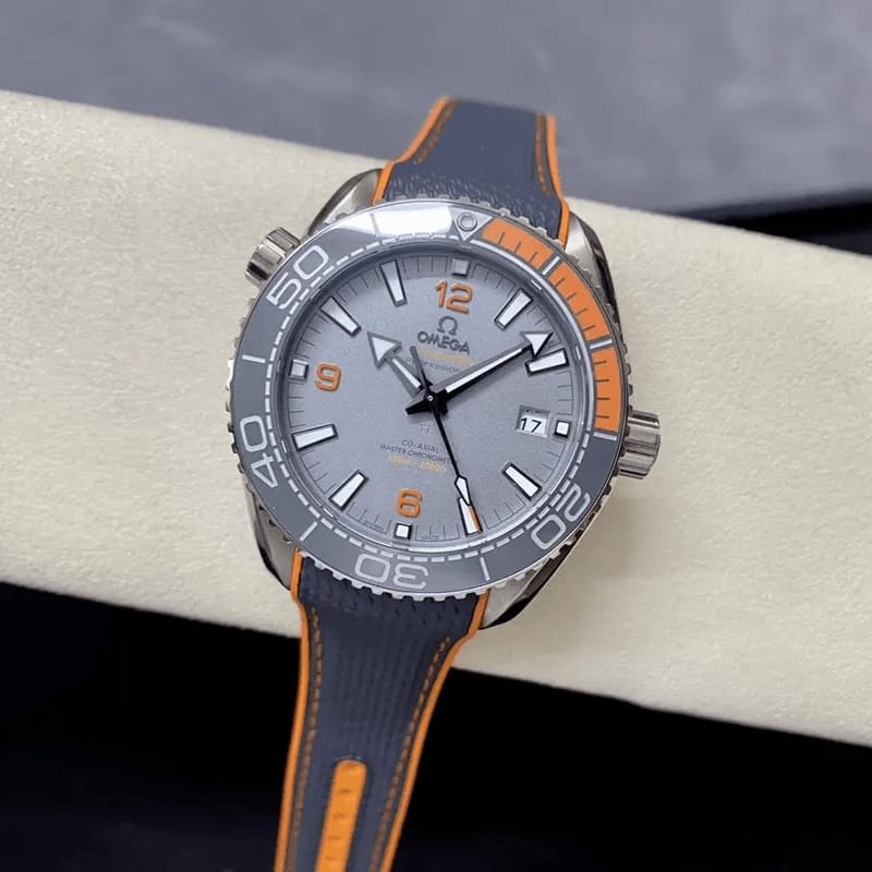 OMEGA 오메가 씨마스터 플래닛 오션 쿼터 오렌지 600m 그레이 티타늄 다이얼 43.5mm 215.92.44.21.99.001