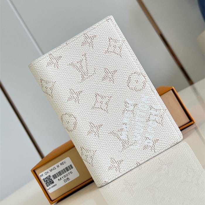 LOUIS VUITTON 루이비통 여권지갑 M15075