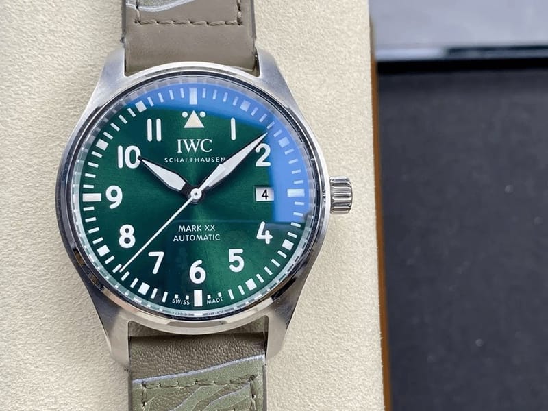 IWC 아이더블유씨 빅 파일럿 마크 20 레이싱그린 그레이스트랩