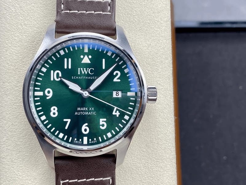 IWC 아이더블유씨 빅 파일럿 마크 20 레이싱그린 브라운스트랩