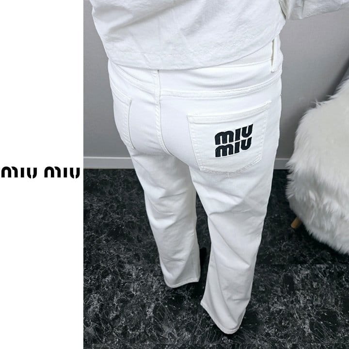 MIUMIU 미우미우 주머니 심플 자수 화이트 진