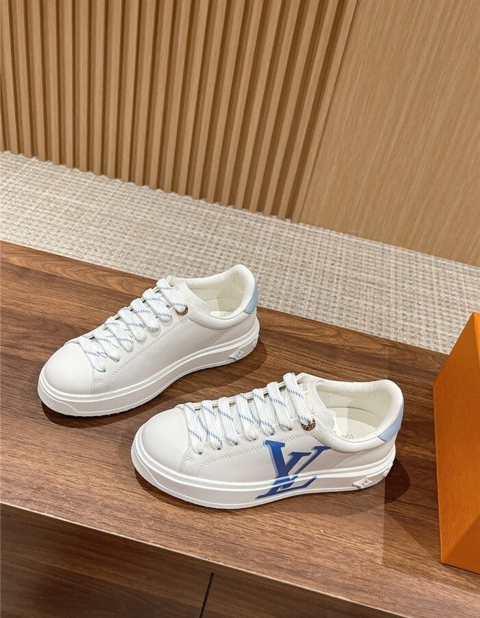 LOUIS VUITTON 루이비통 여성용 스니커즈 L1022