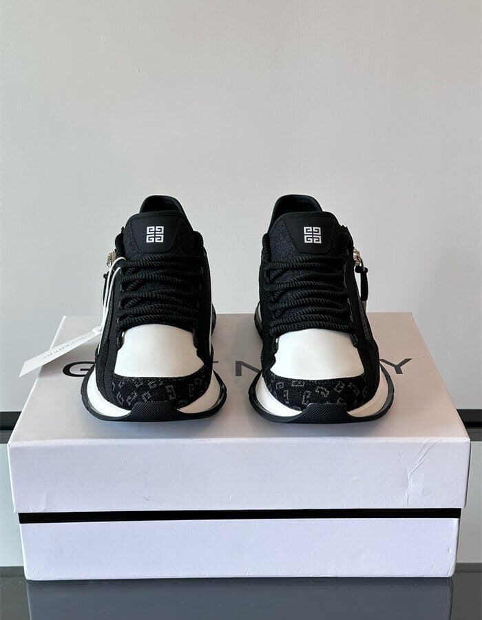 GIVENCHY 지방시 남성용 스니커즈 G88786-2 2024/신상 2COLOR