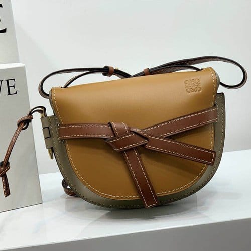 LOEWE 로에베 게이트백 L309100-3 신상