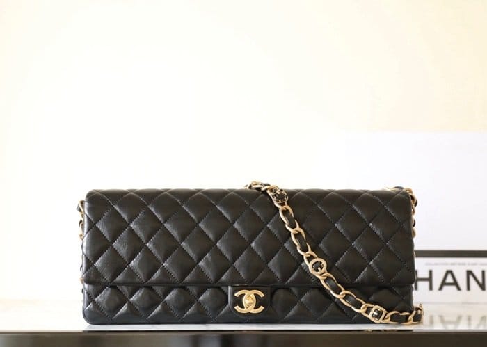 CHANEL 샤넬 24A 맥시 핸드백