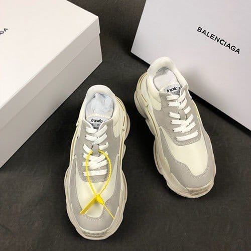 BALENCIAGA 발렌시아가 트리플S 남여공용 스니커즈 A717638380