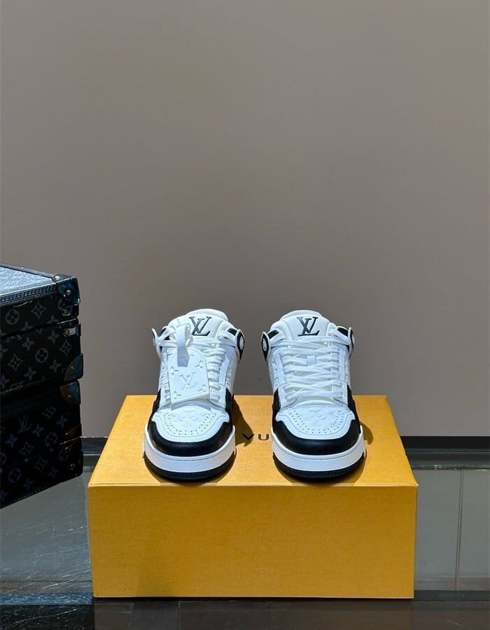 LOUIS VUITTON 루이비통 남성용 스니커즈 L94229-2 2024/신상