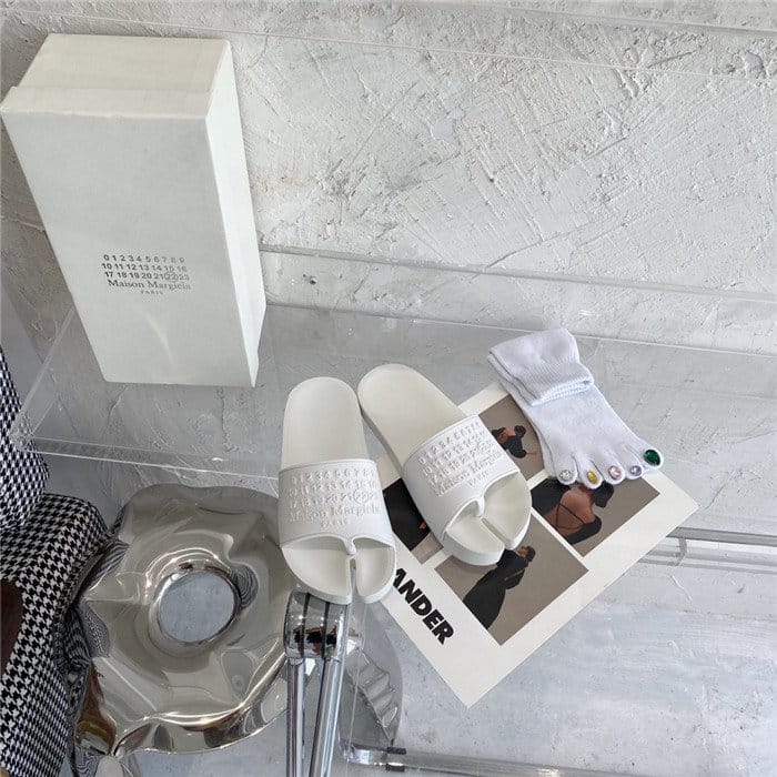 MAISON MARGIELA 메종마르지엘라 남여공용 슬리퍼 M45645 2COLOR