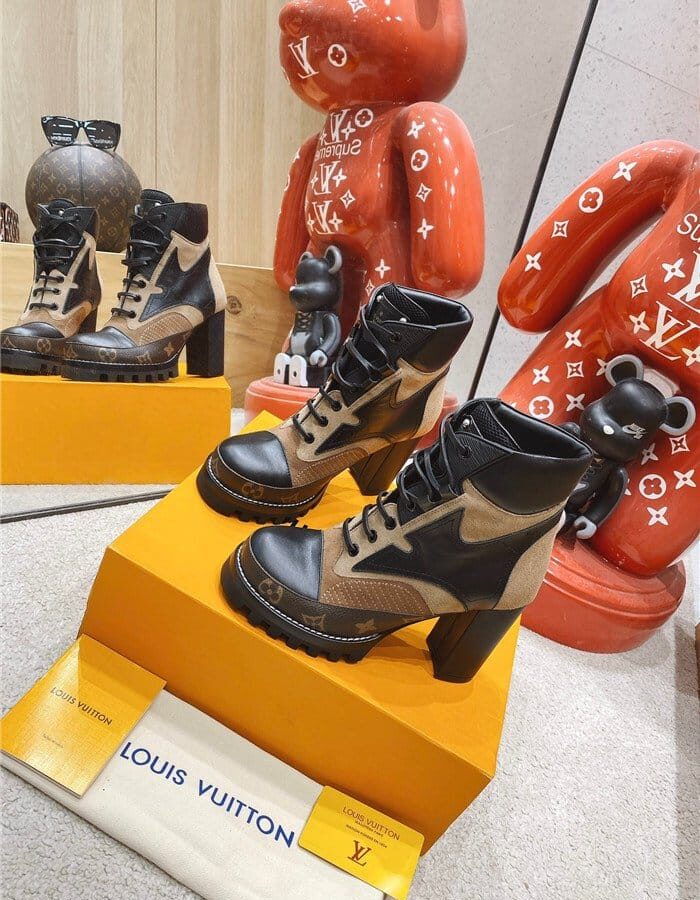 LOUIS VUITTON 루이비통 여성용 부츠 (굽높이9CM) L23780 2COLOR