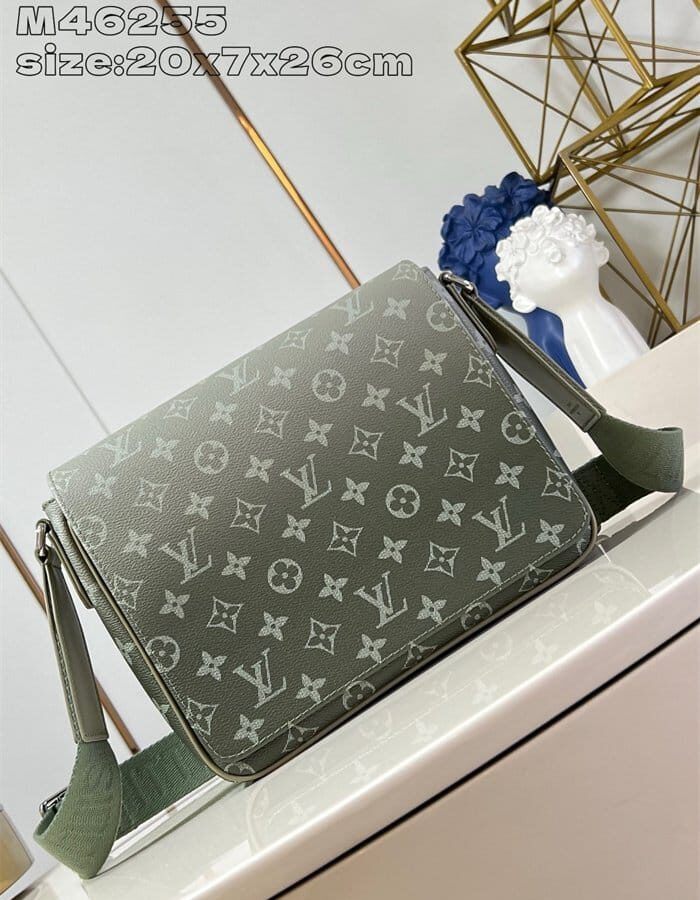 LOUIS VUITTON 루이비통 디스트릭트 크로스백 PM M11593 2024/신상