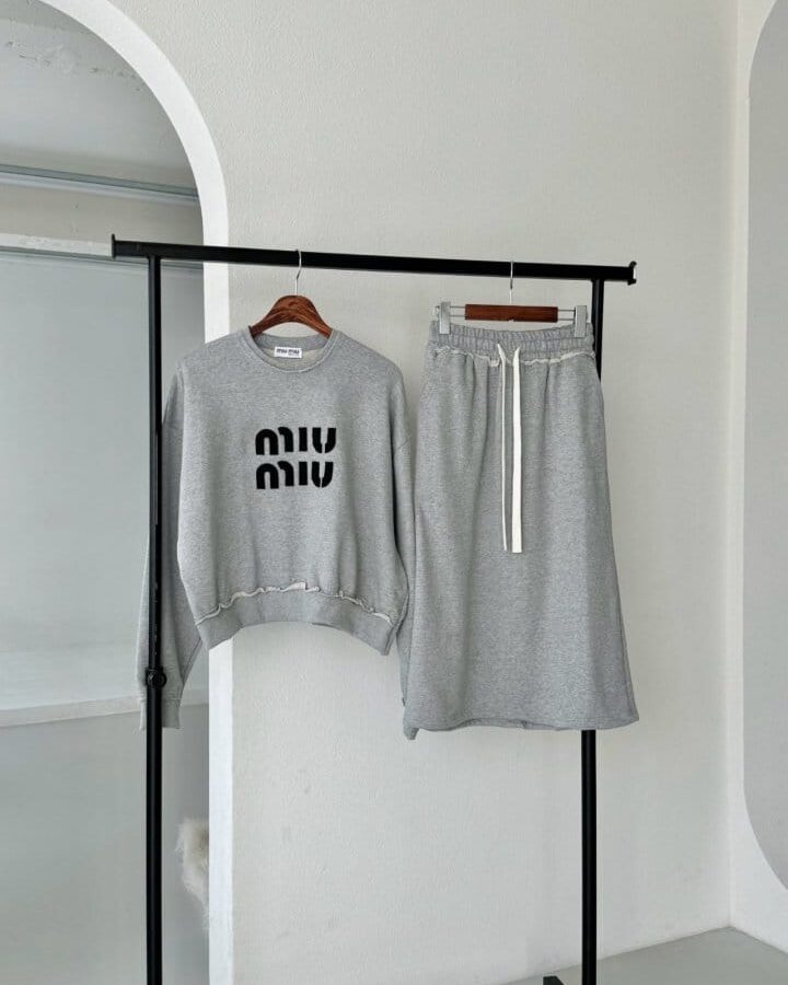 MIUMIU 미우미우 엠브로이드 셋트