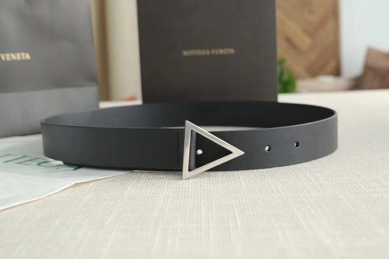 BOTTEGA VENETA 보테가베네타 트라이앵글 버클 레더 벨트