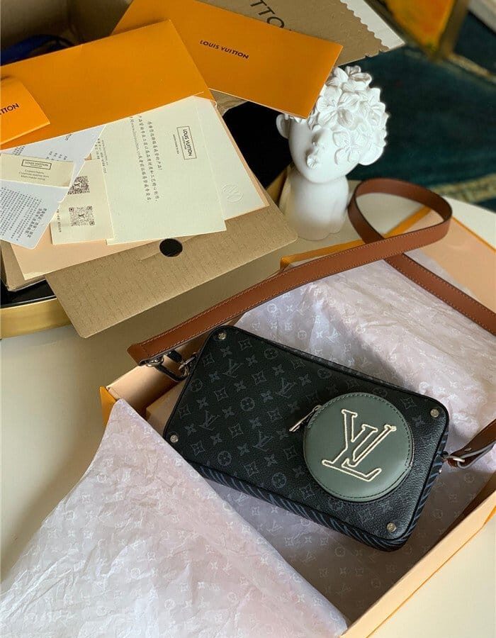 LOUIS VUITTON 루이비통 포쉐트 볼가 숄더백 M68688 2020/신상