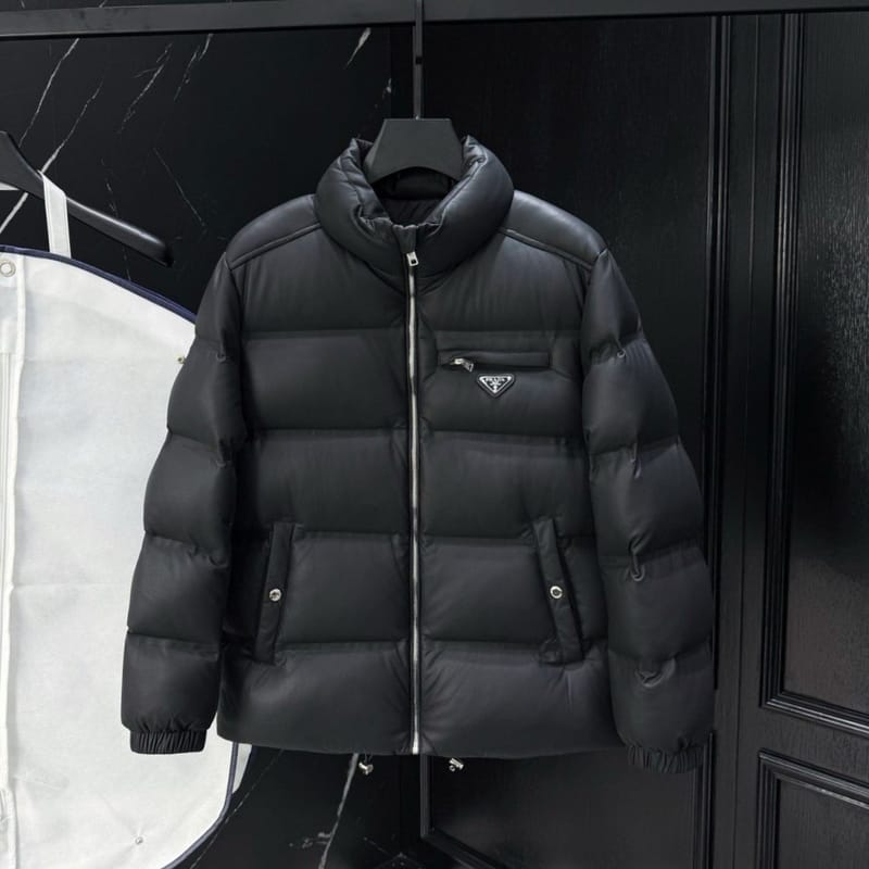 PRADA 프라다 메탈 플레이트 다운 패딩