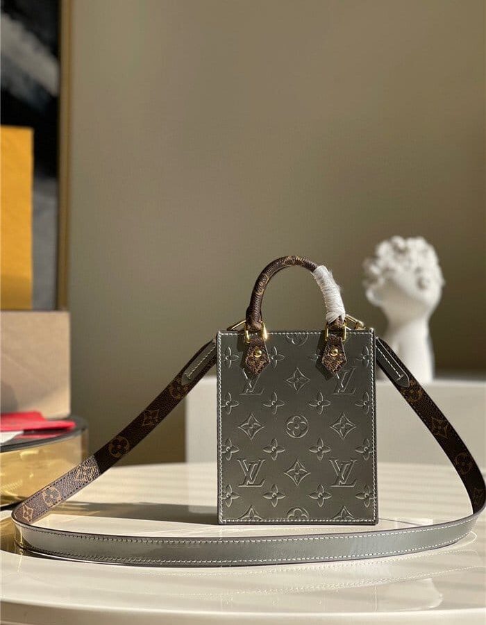 LOUIS VUITTON 루이비통 베르니 쁘띠 삭 플라 M90564 /신상