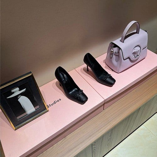 CHRISTIAN LOUBOUTIN 크리스찬루부탱 여성용 (굽높이11CM) C50815 2COLOR