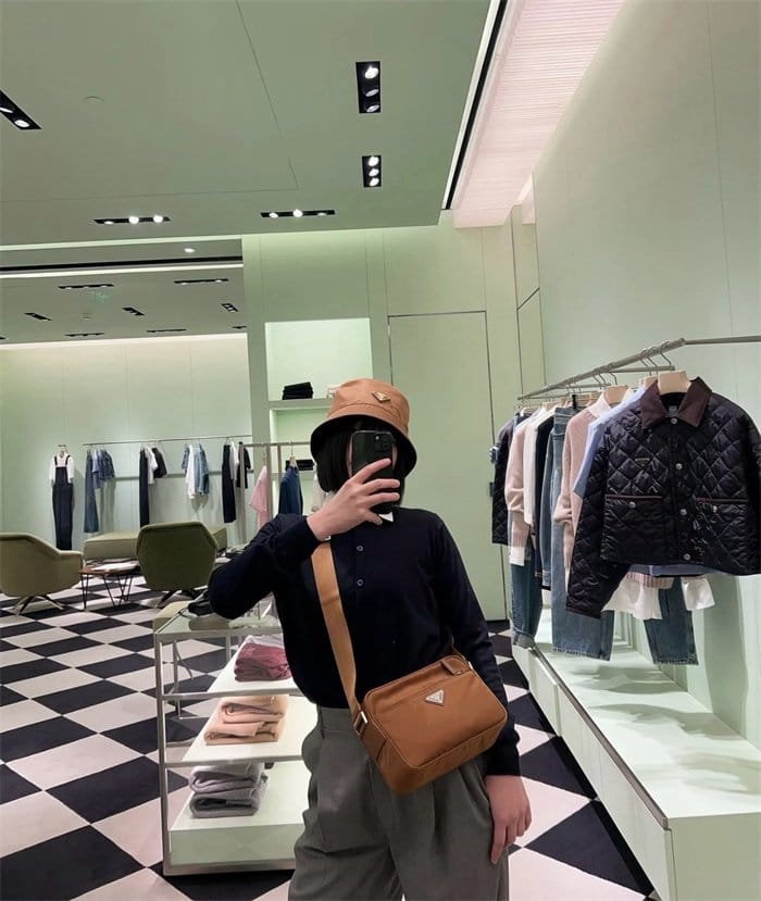 PRADA 프라다 리나일론 숄더백 1BC167