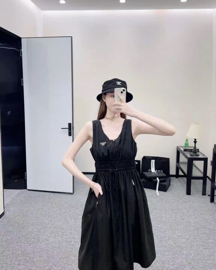 PRADA 프라다 리나일론 슬리브리스 드레스