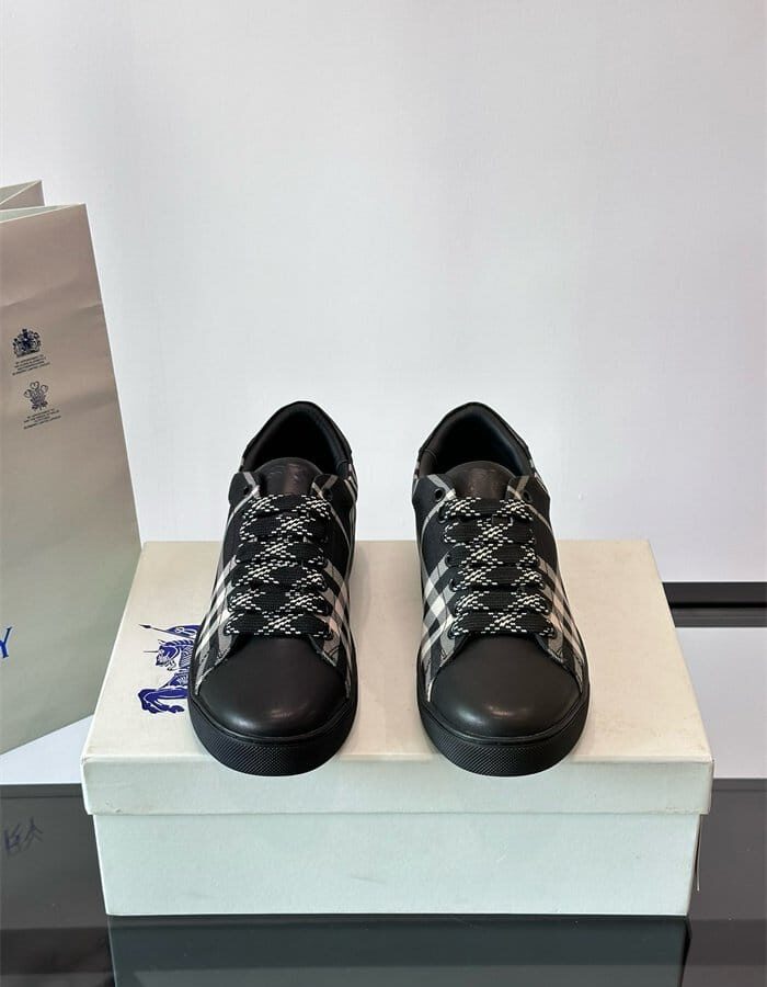 BURBERRY 버버리 남성용 스니커즈 B67634-2 2024/신상 2COLOR