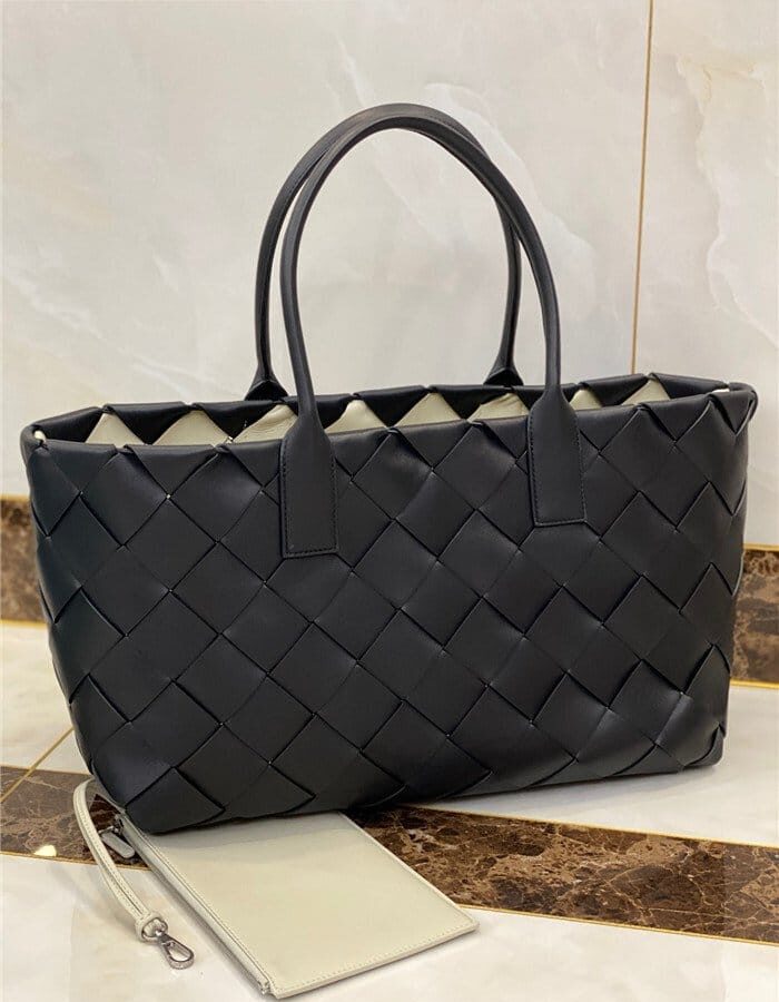BOTTEGA VENETA 보테가베네타 토트백 B69310 신상