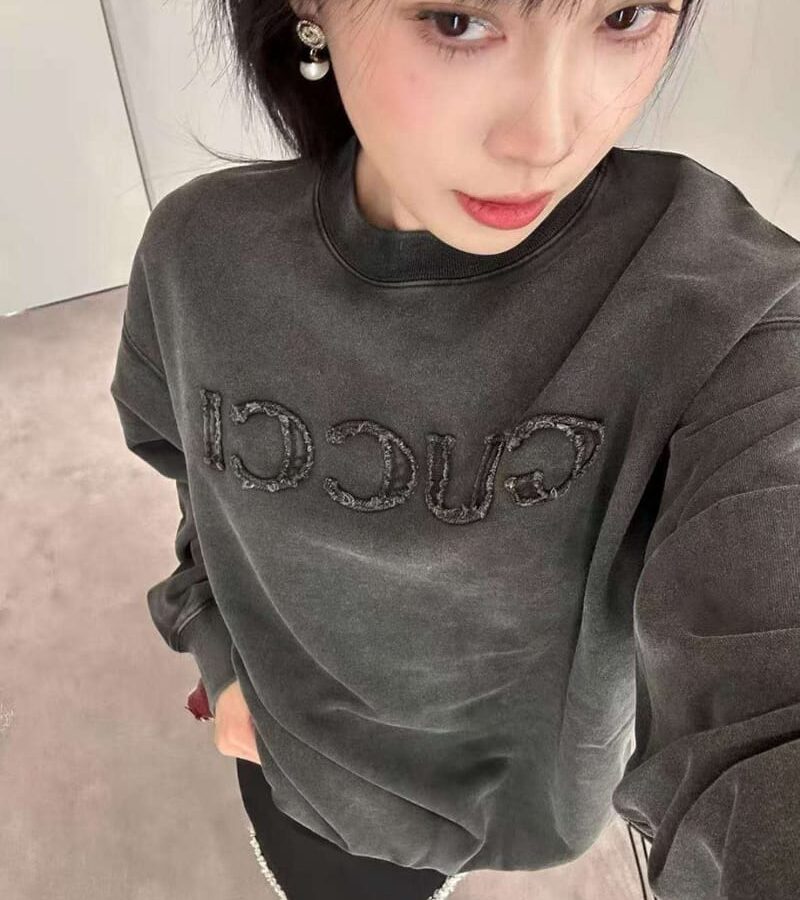 GUCCI 구찌 피그먼트 로고 맨투맨