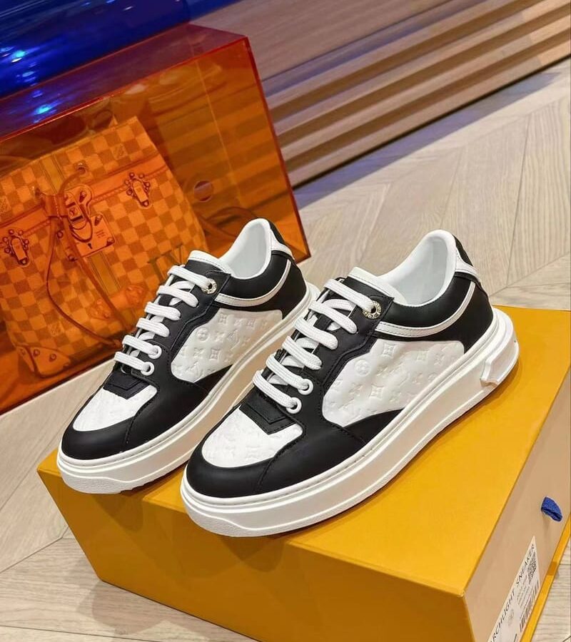 LOUIS VUITTON 루이비통 타임아웃 스니커즈