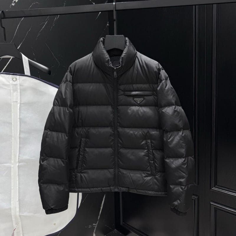 PRADA 프라다 메탈 플레이트 다운 패딩
