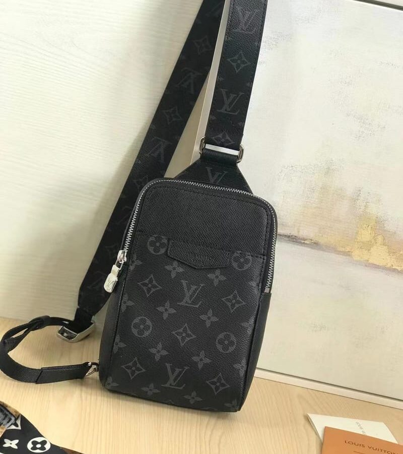 LOUIS VUITTON 루이비통 아웃도어 슬링백