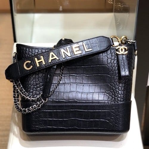 CHANEL 샤넬 가브리엘 호보 레더 숄더백