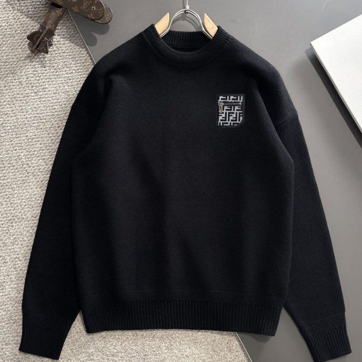 FENDI 펜디 로고 포켓 라운드 넥 스웨터