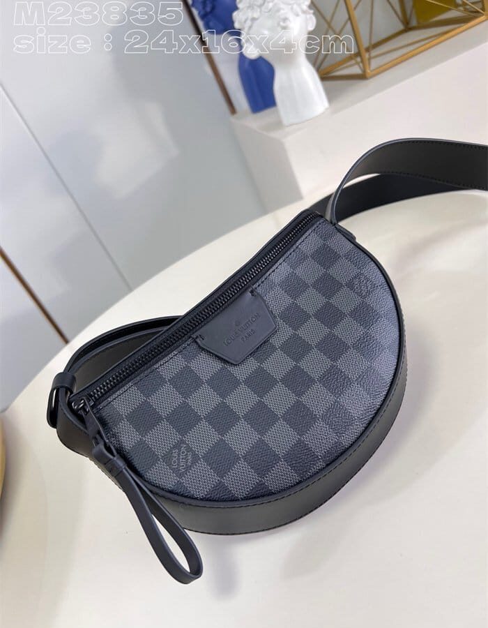LOUIS VUITTON 루이비통 크로스백&숄더백 LV 문 크로스바디 M23835