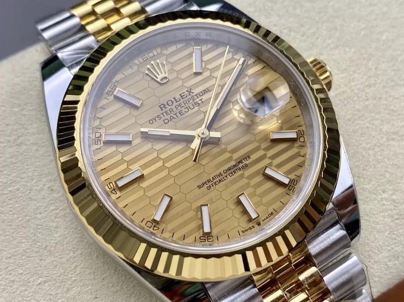 ROLEX 로렉스 데이저스트 YG 텍스처 스틱 옐로우 골드 다이얼 콤비 쥬빌레 41mm 126333-0012