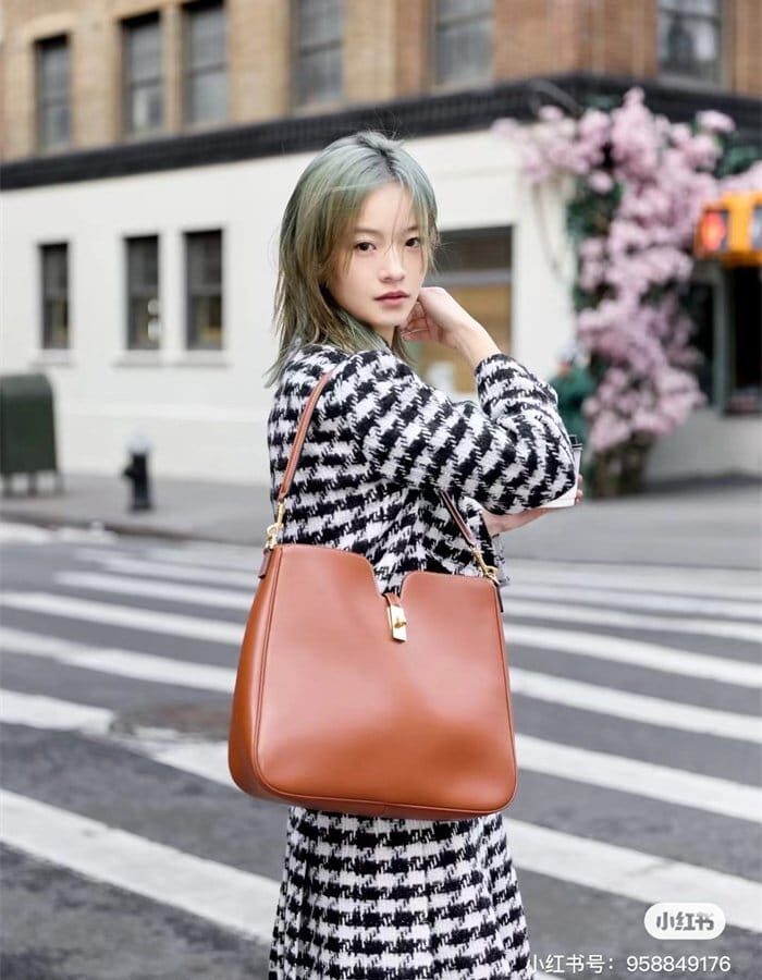 CELINE 셀린느 까미유 16 소프트 미디엄 숄더백 119563