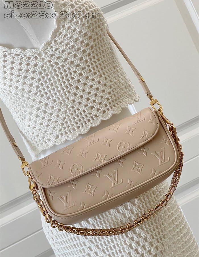 LOUIS VUITTON 루이비통 윌릿 온 체인 숄더백 M82210