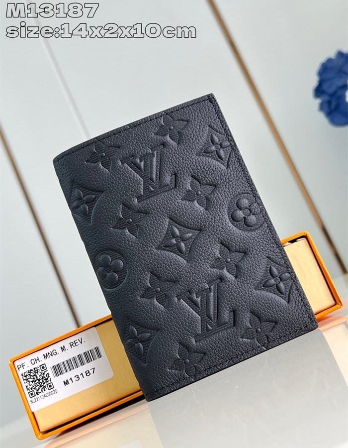 LOUIS VUITTON 루이비통 쉐도우 여권지갑 M13187 2024/신상