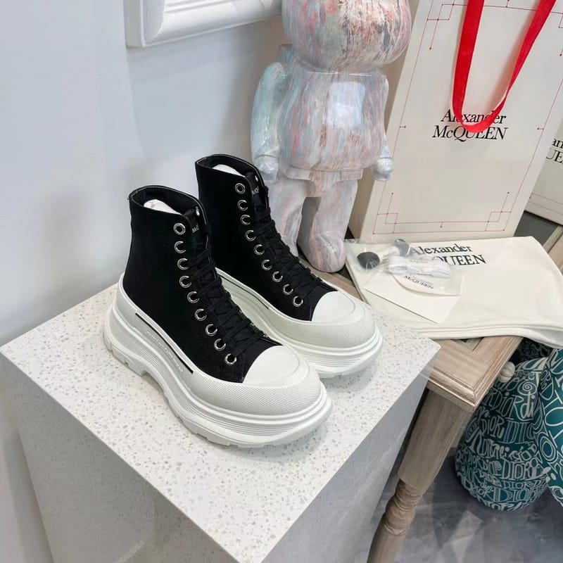 ALEXANDER MCQUEEN 알렉산더맥퀸 트레드슬릭 하이 스니커즈