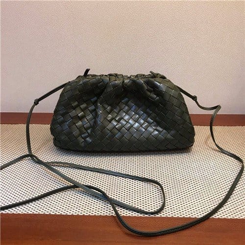BOTTEGA VENETA 보테가베네타 버터카프 더 파우치백 BV2300