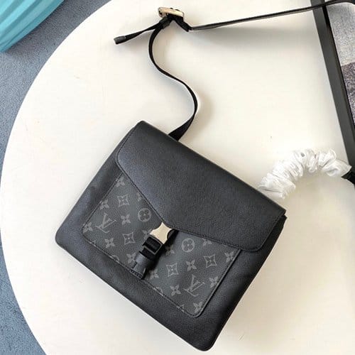 LOUIS VUITTON 루이비통 아웃도어 플랩 메신저 M30413 2020/신상