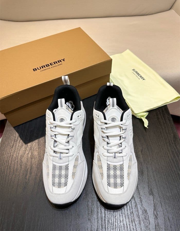 BURBERRY 버버리 남성용 스니커즈 B67433-1 2024/신상 블랙,화이트 2color