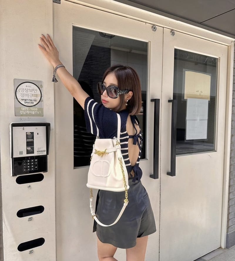 [배우 기은세] DIOR 디올 C'EST DIOR 미디엄 백 크림