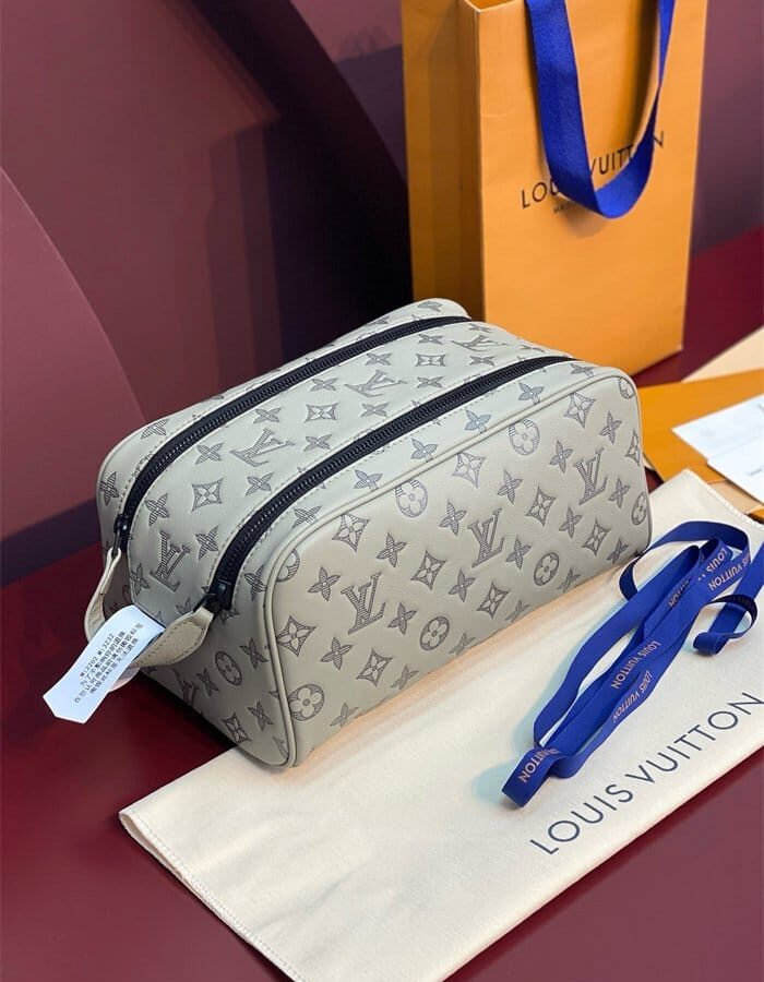 LOUIS VUITTON 루이비통 파우치백 M82576