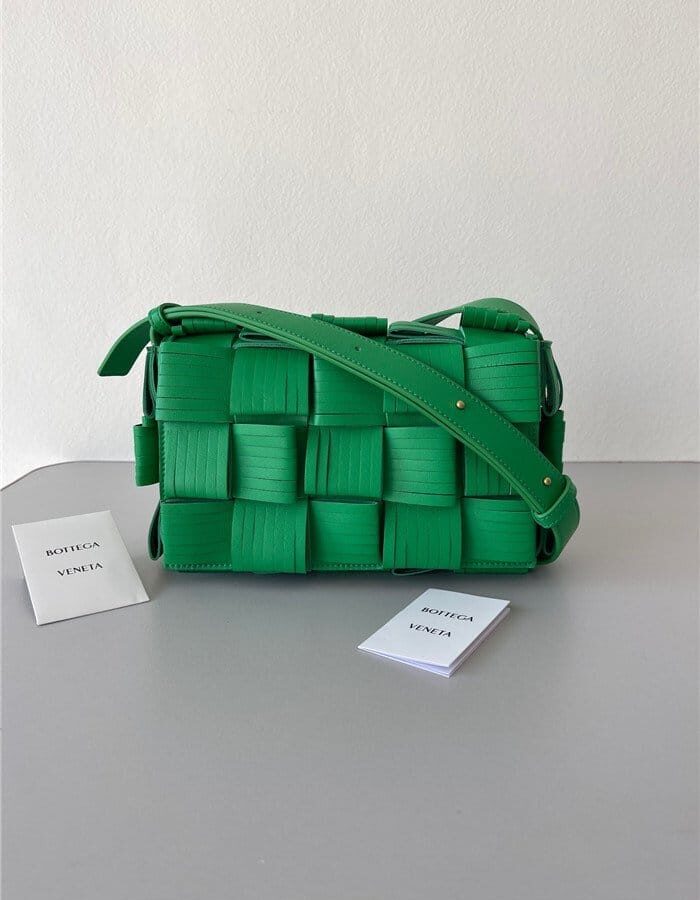 BOTTEGA VENETA 보테가베네타 카세트백 미듐 B80400 2COLOR