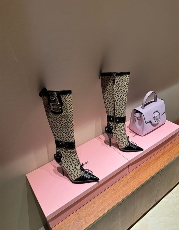 BALENCIAGA 발렌시아가 여성용 롱 부츠 (굽높이10.5CM) B98200 2024/신상