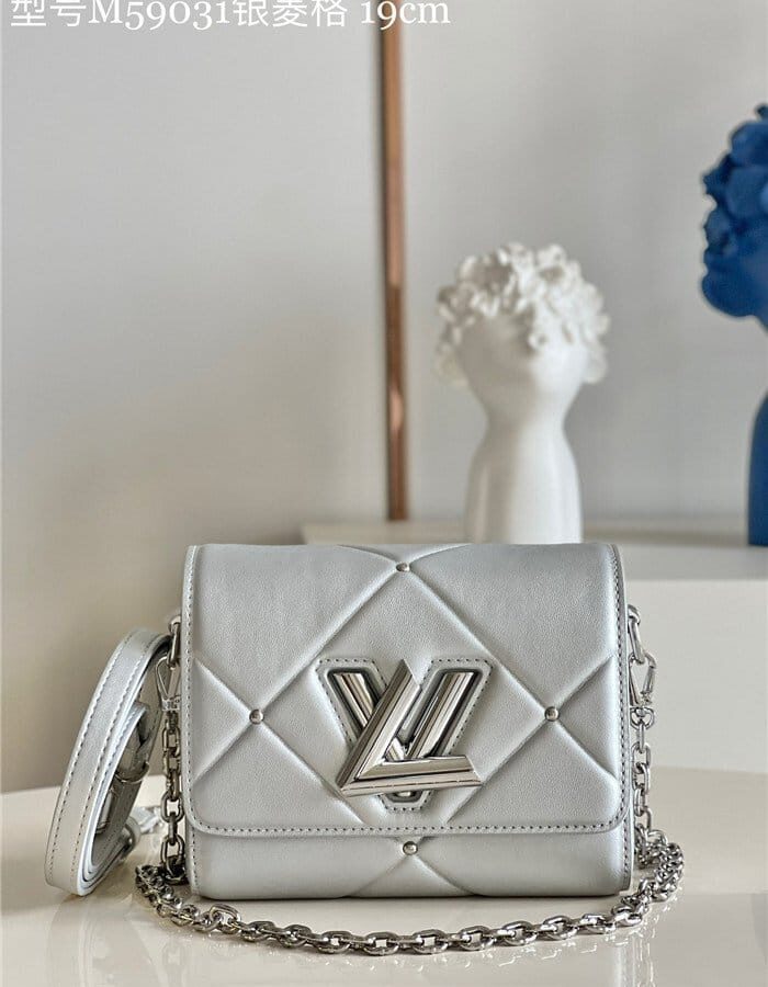 LOUIS VUITTON 루이비통 퀼팅 스터드 트위스트 PM M59029