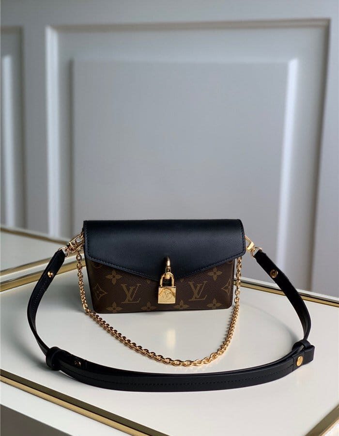 LOUIS VUITTON 루이비통 패드락 온 스트랩백 M80559