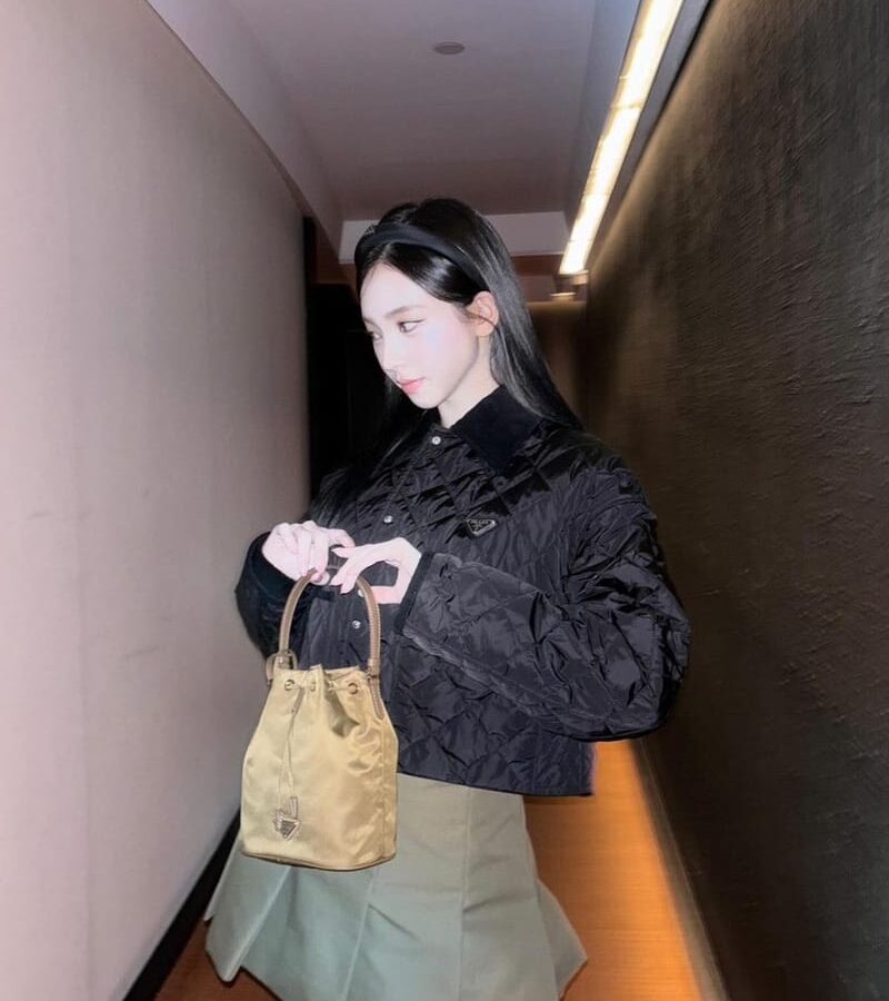 [에스파 카리나] PRADA 프라다 카라 퀼팅 자켓